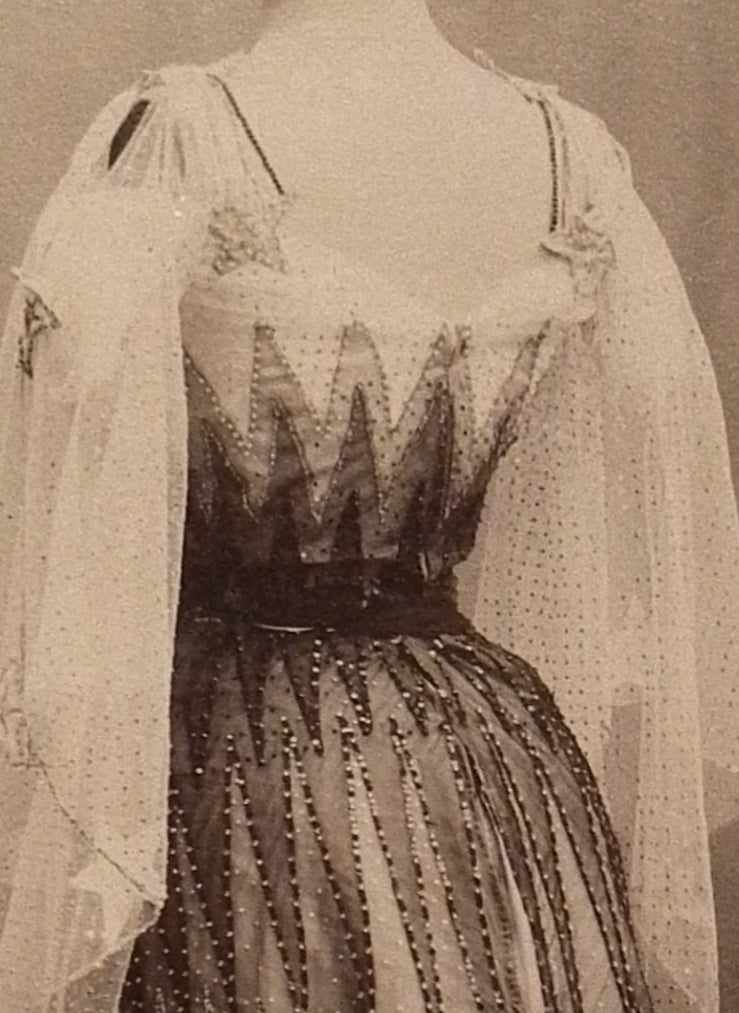 6 Worth gown 632, 1901-2 belt